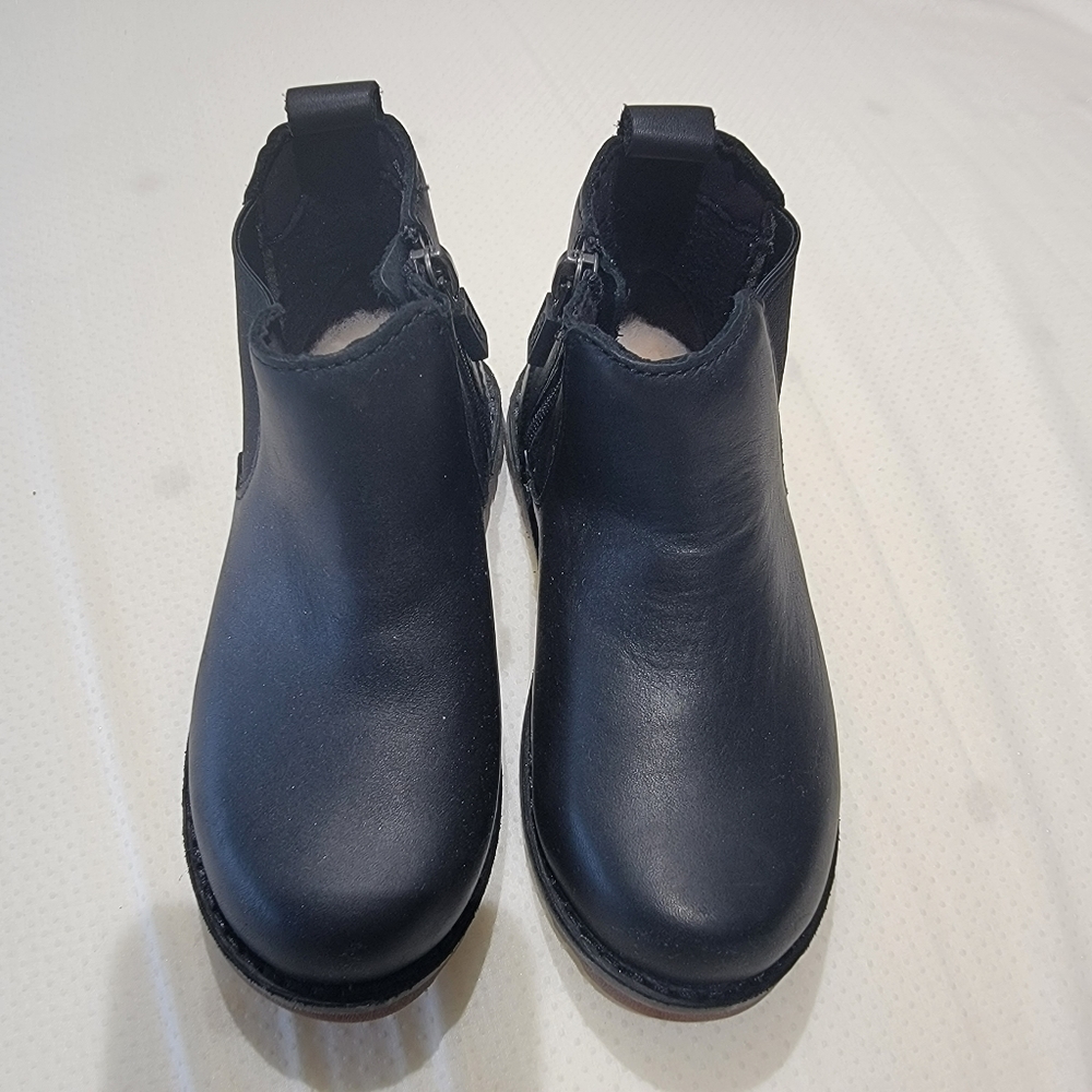 UGG Callum leather boots. Size 10. Unisex.